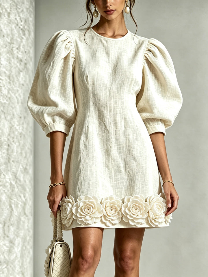 Blanche | Mini Robe à Manches Bouffantes et Ourlet Fleuri