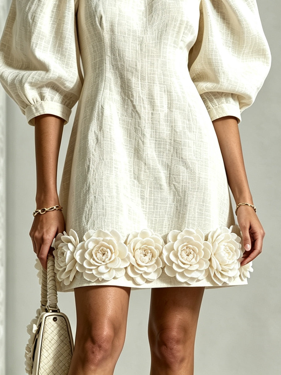 Blanche | Mini Robe à Manches Bouffantes et Ourlet Fleuri
