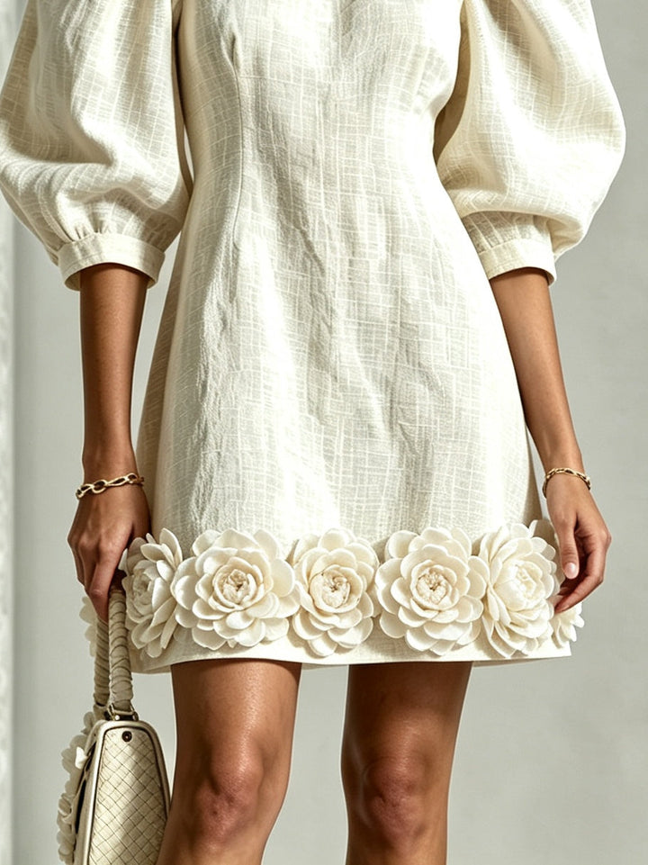 Blanche | Mini Robe à Manches Bouffantes et Ourlet Fleuri
