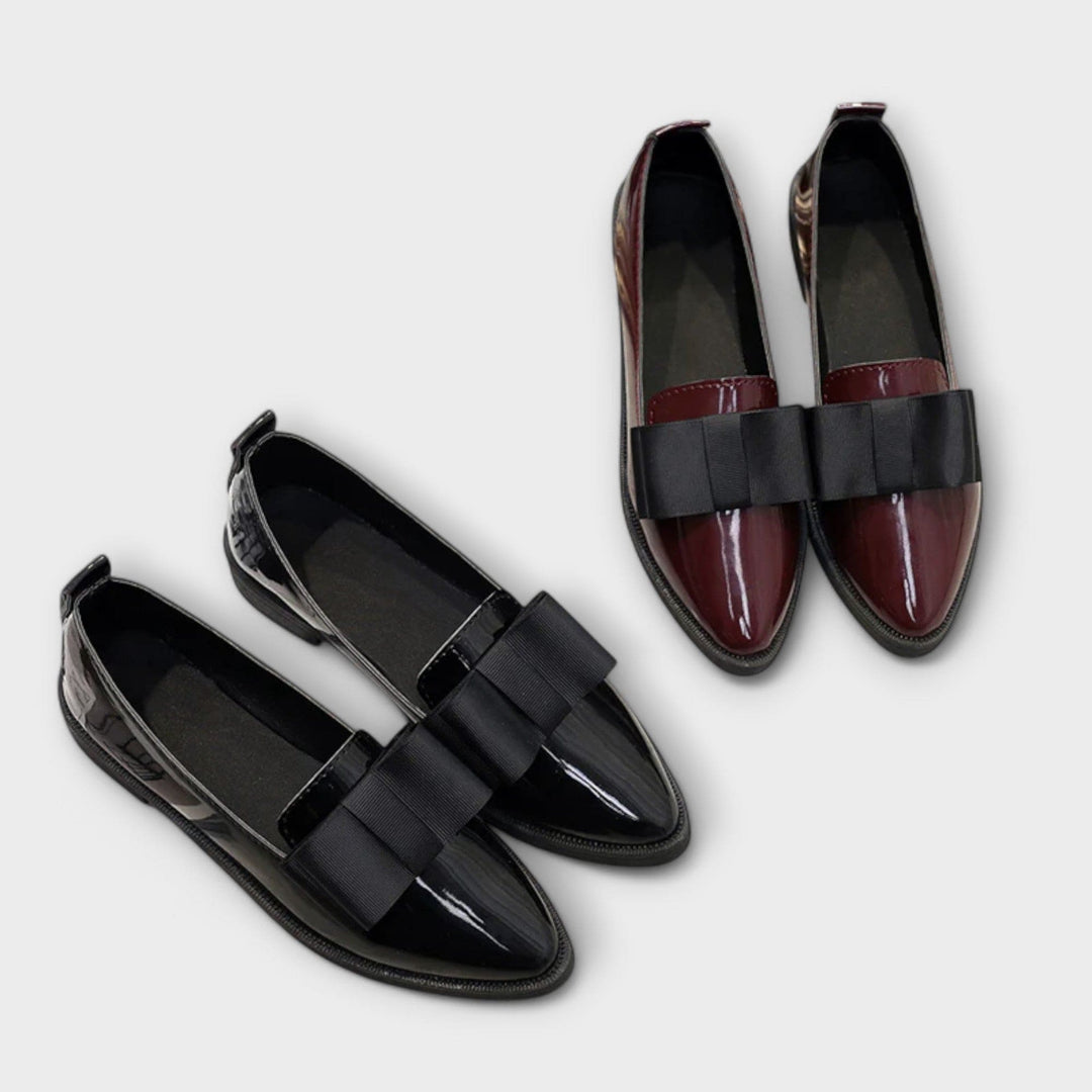 Séverine – Mocassins Vernis à Nœud Contrasté