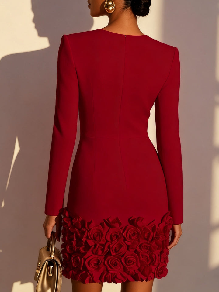 Annabelle | Robe Courte Ajustée à Ourlet de Roses Sculptées