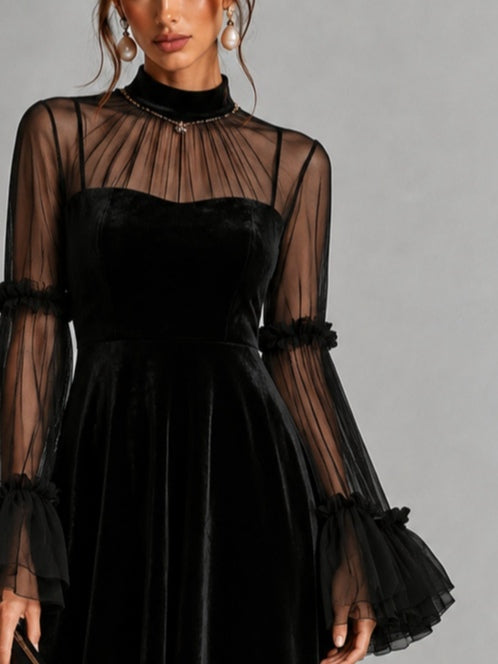 Stéphanie | Robe Midi Plissée en Velours Noir et Filet Transparent