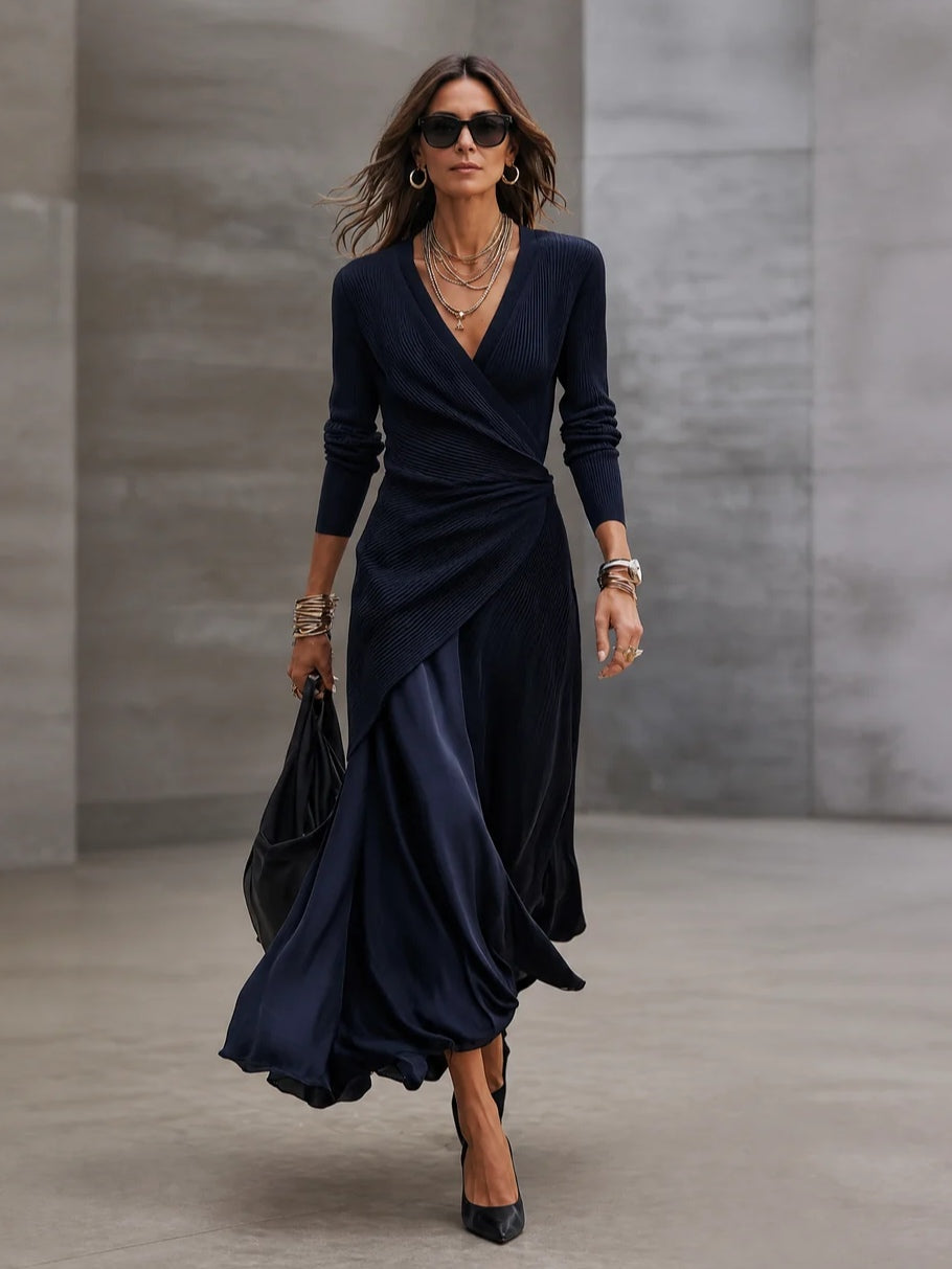 Margaux | Robe Maxi Asymétrique à Décolleté en V et Empiècements en Satin Bleu Marine