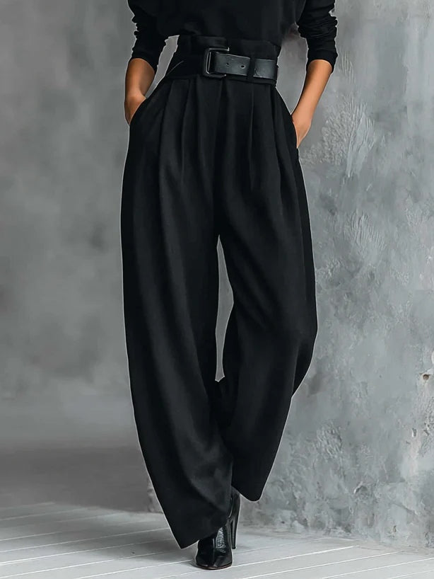 Geneviève | Ensemble Col Monté Noir et Pantalon Droit